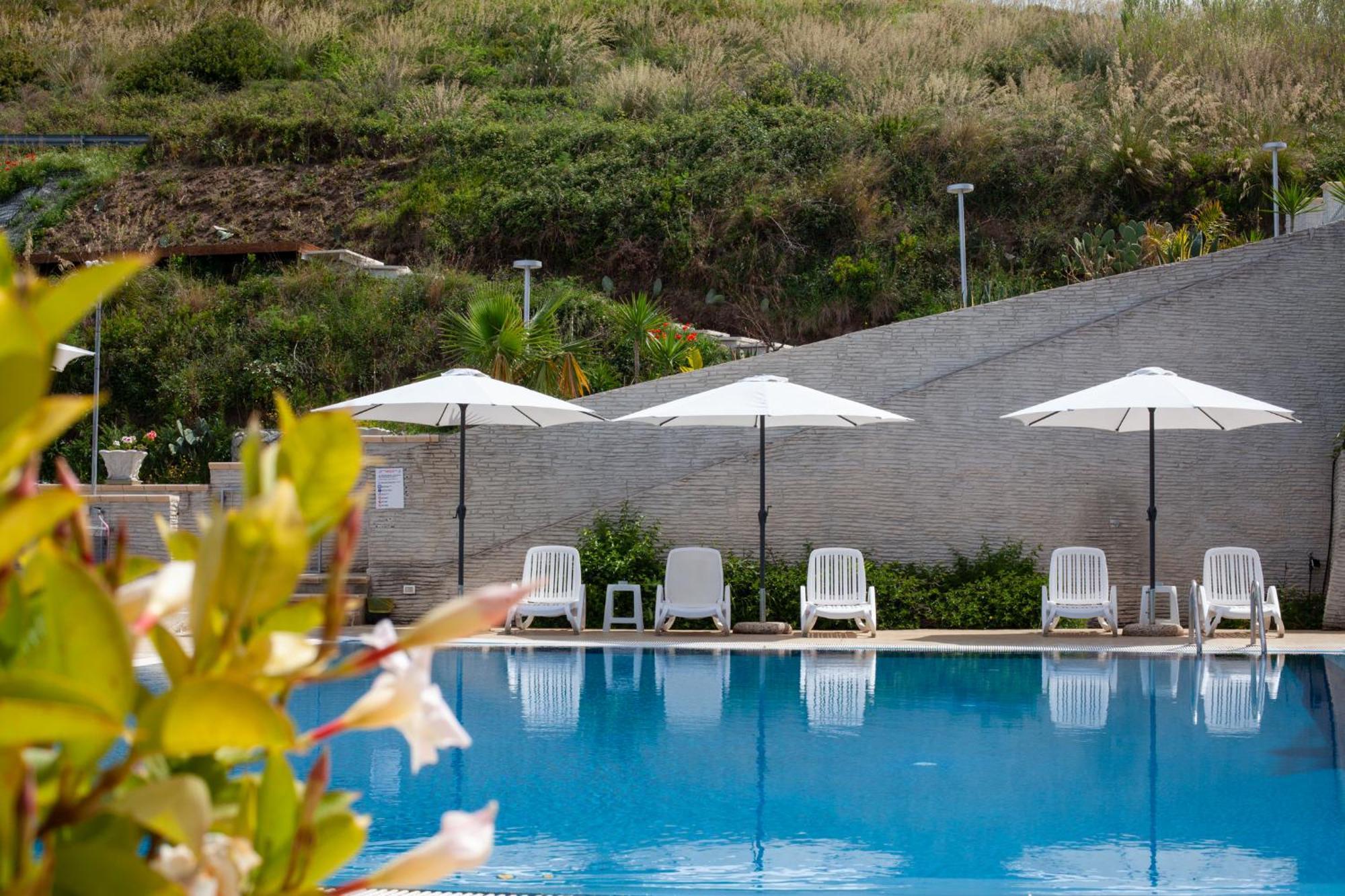 Airone Residence Zambrone Exterior photo