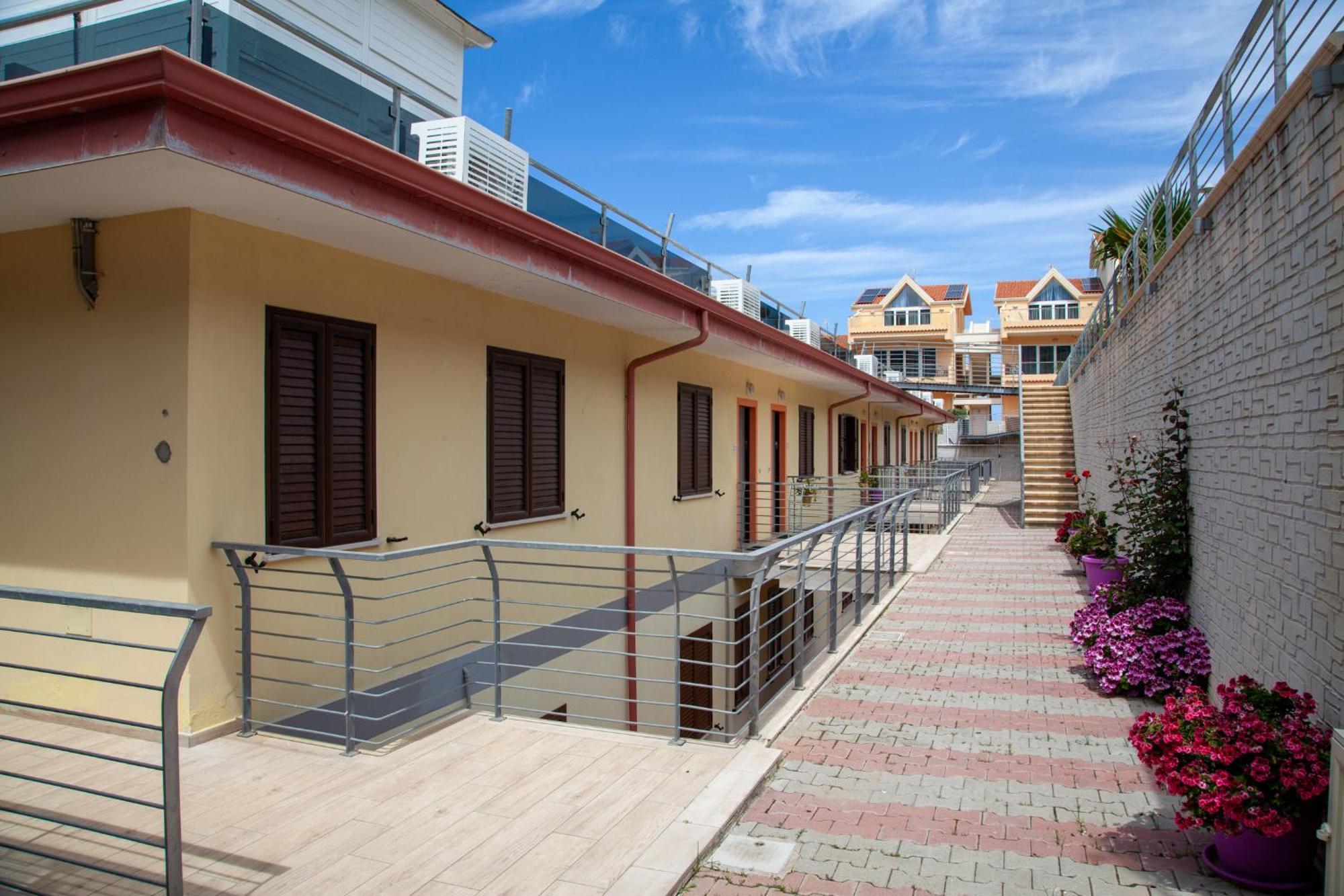 Airone Residence Zambrone Exterior photo